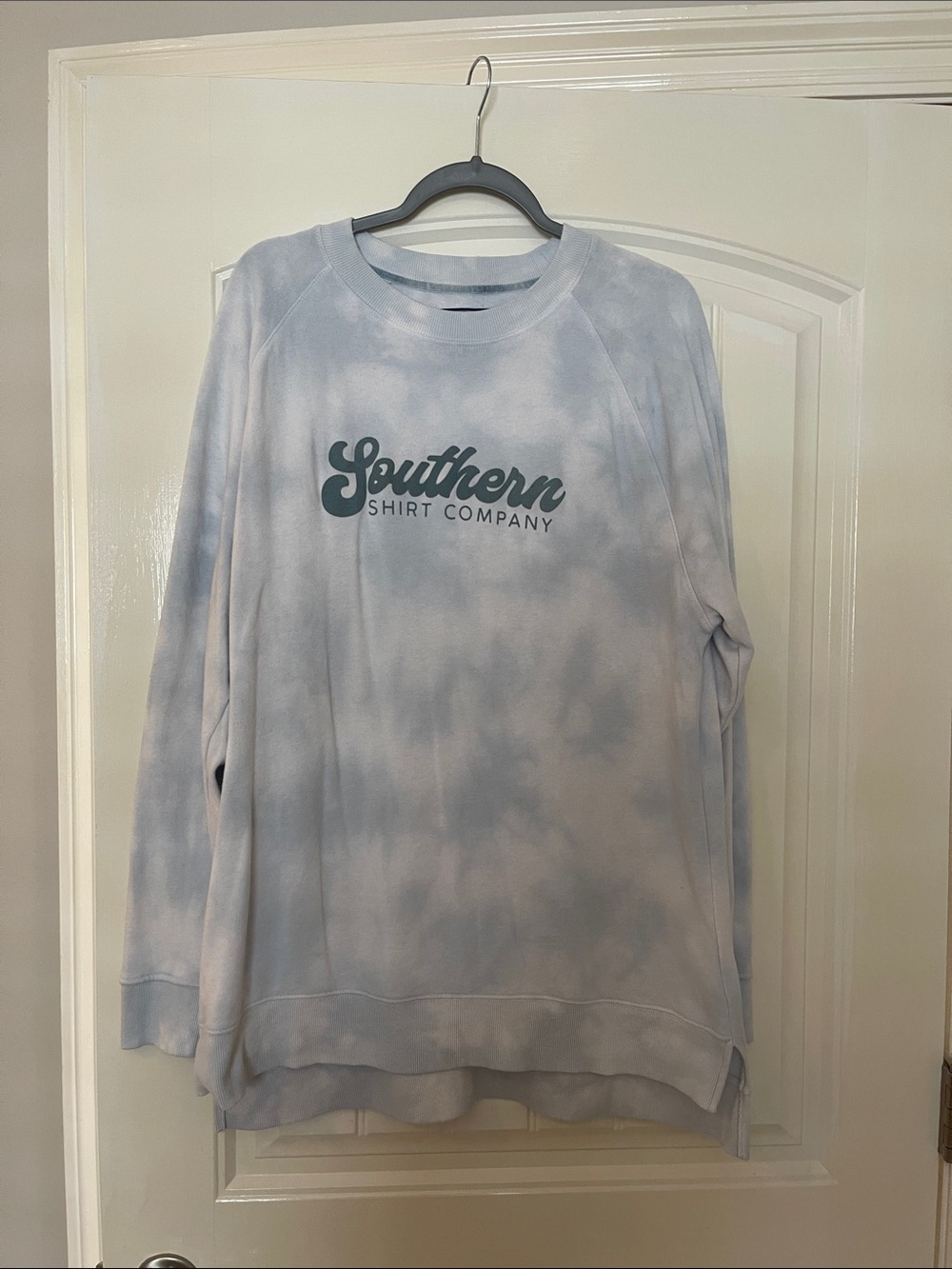 The Southern Shirt Company Women's Light Blue and White Tie-Dye Crewneck